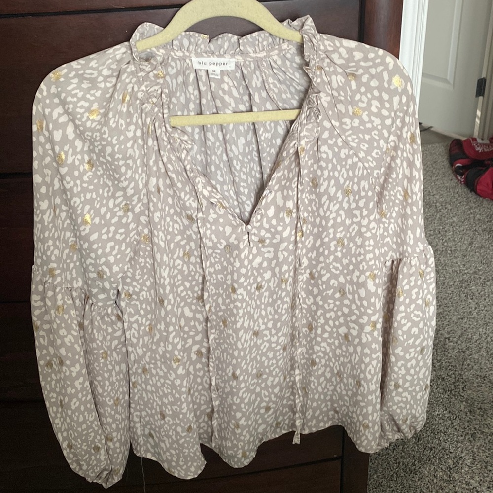 Cute blouse size M